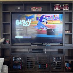 Entertainment center