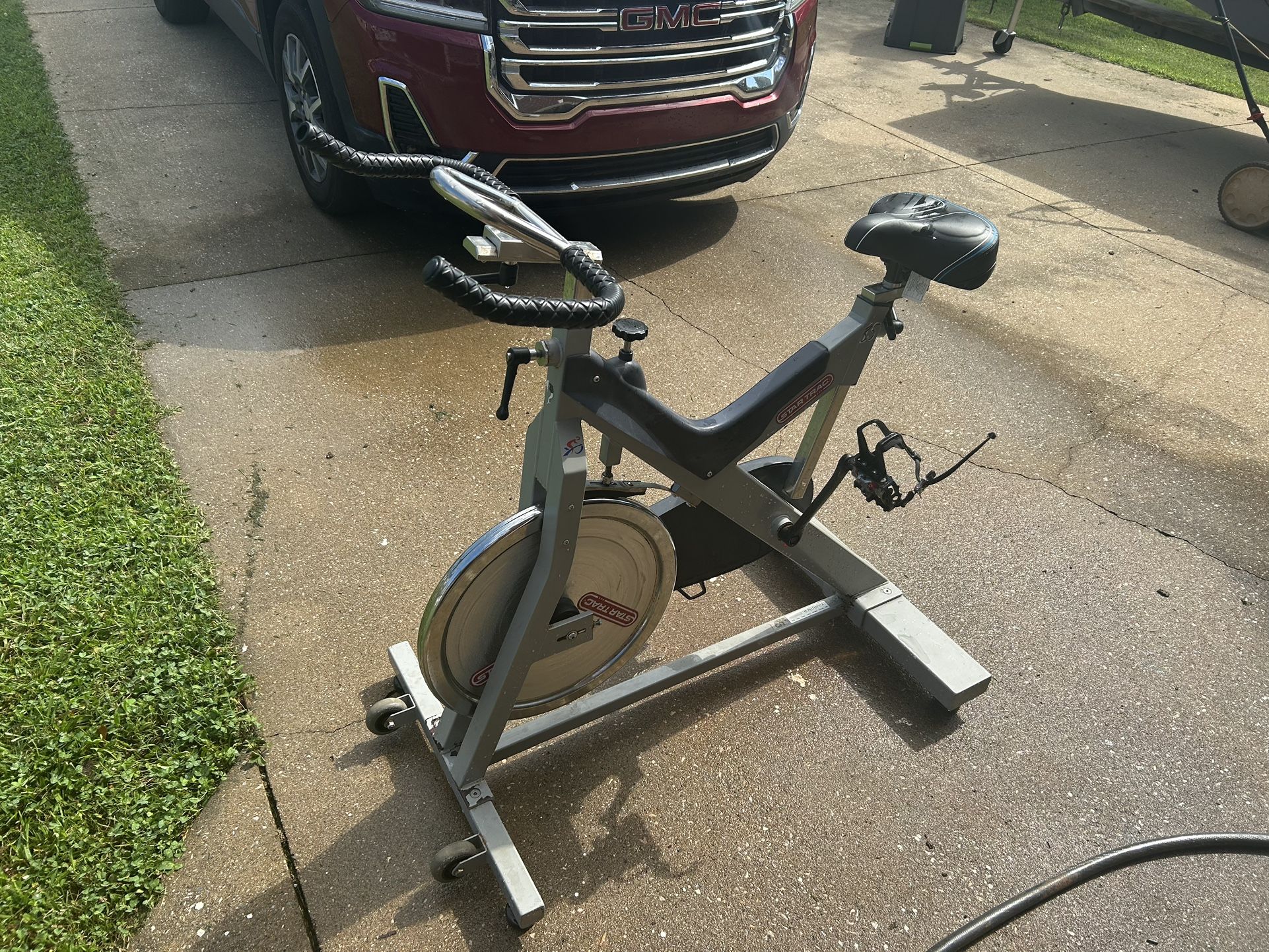 Star Trac Exercise Bike / Spin Bike Works Good! Newer Seat!