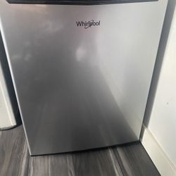 Whirlpool Mini Fridge 