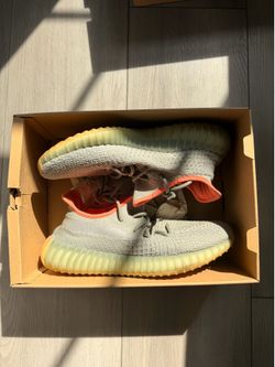 Yeezy 350 v2 dessert sage sz 8.5