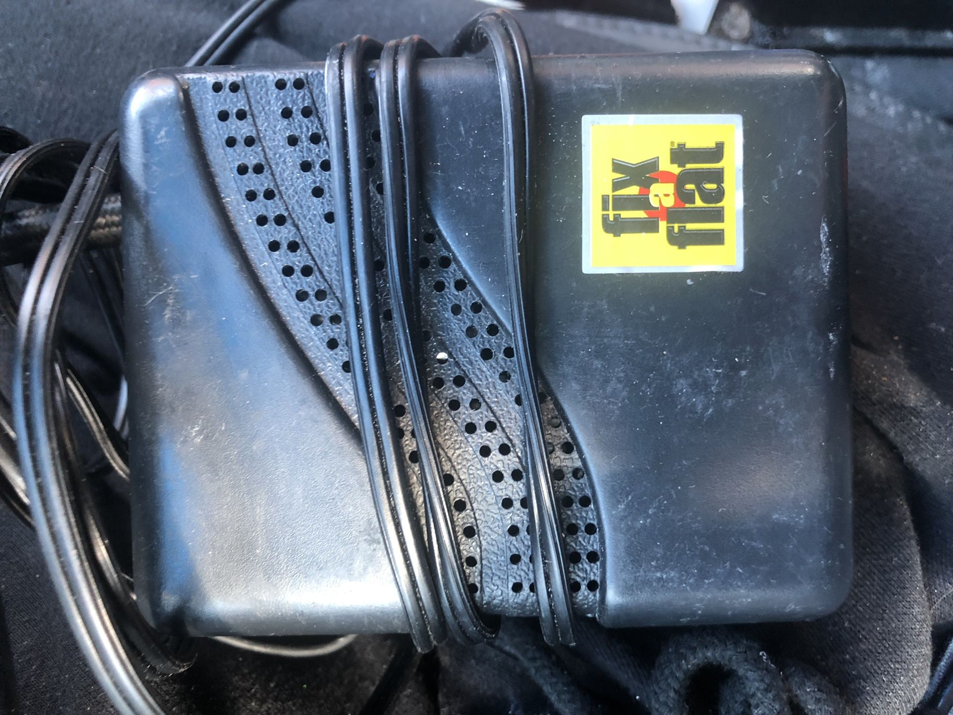 EMERGENCY FIX A FLAT TIRE COMPRESSOR