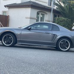 2004 Ford Mustang