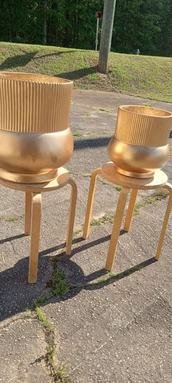 New gold rippled top garden planter's