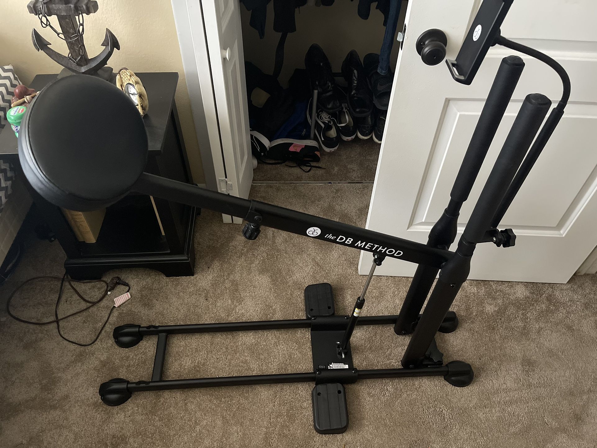 DB METHOD SQUAT MACHINE