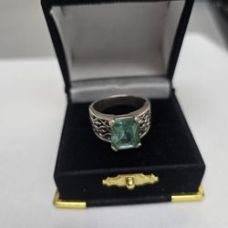 925 DK Ladies Ring  Aquamarine Stone?