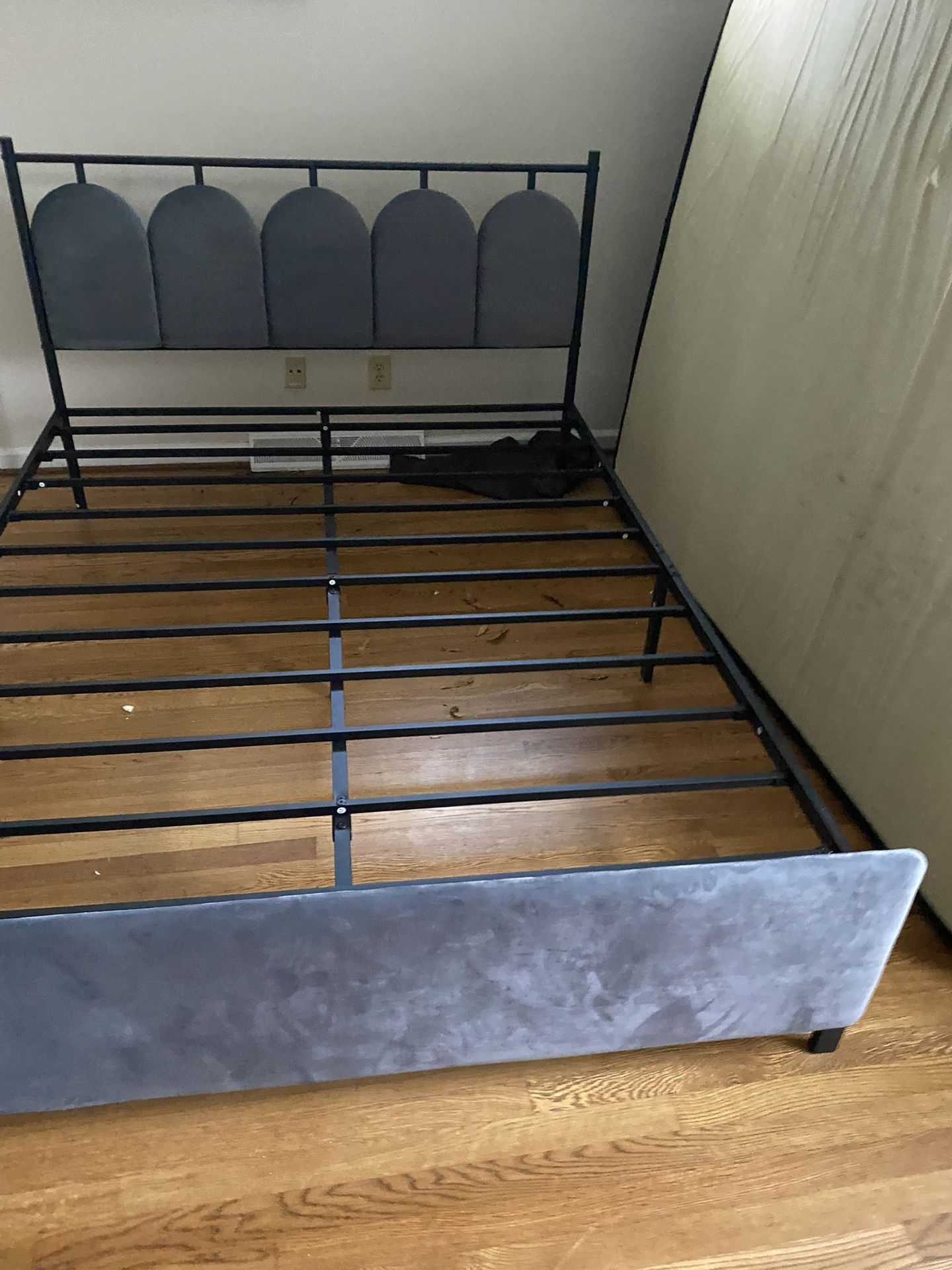 Washer and dryer Queen size bed