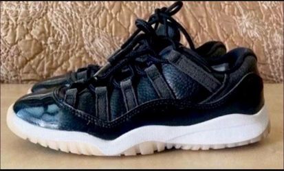 AIR JORDAN 11