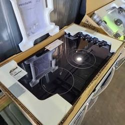 Frigidaire 30" Electric Range – Model FFEC3625UB 