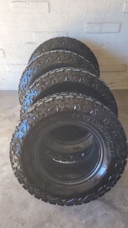 35x12.50R17 Venom Power Tires