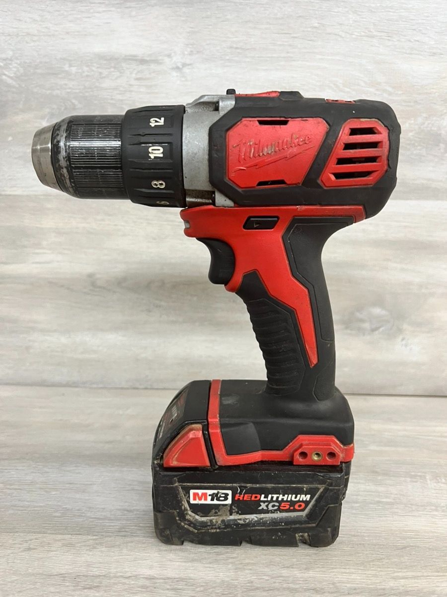 Milwaukee 2606-20 M18 Cordless 1/2" Drill Driver w/ XC 5.0 Battery (PO1021259)