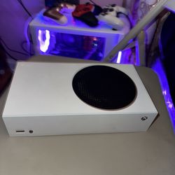 Xbox series s  (COMES WITH SCUF CONTROLLER)