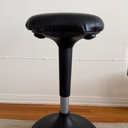 Wobble Stool - Uncaged Ergonomics (like new)