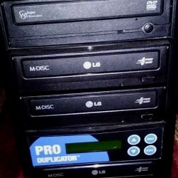 
LG PRO DUPLICATOR/ Burner w/LG BD Rewriter Drives Speedwriter 