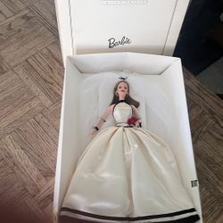 Vera Wang Barbie  ( Limited Edition )