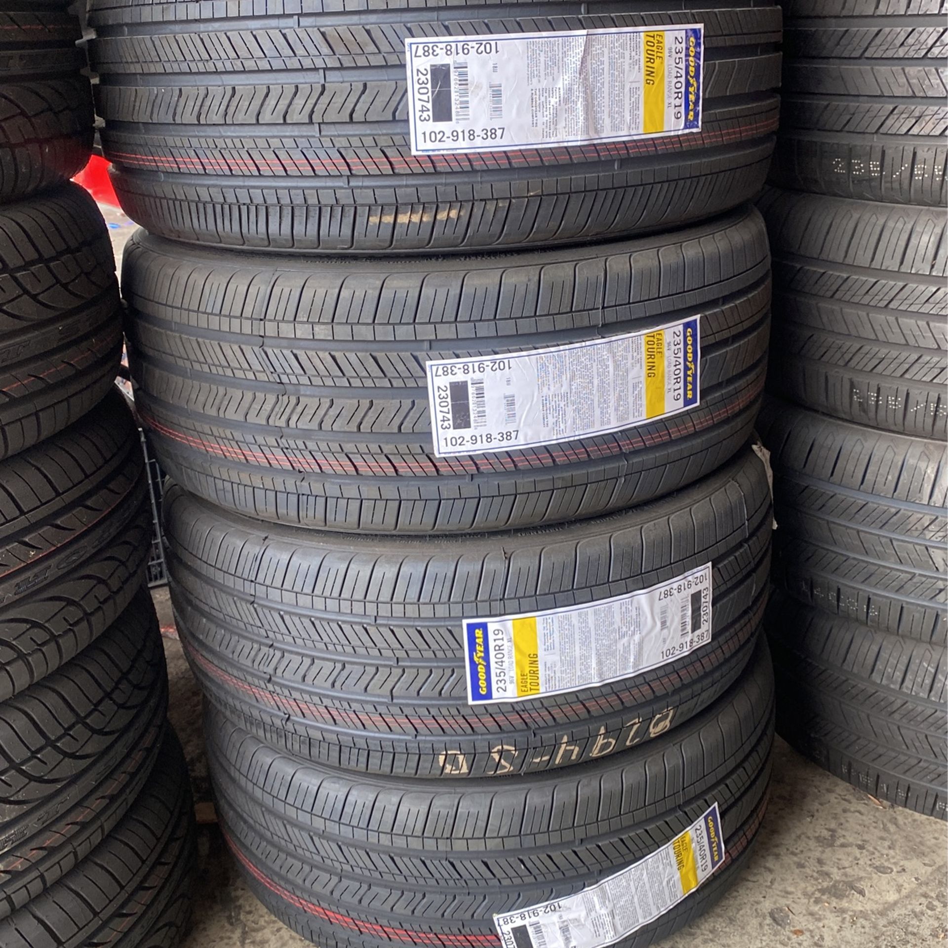 235/40R19 Marca Goodyear Éagle Touring Nuevas Y Garantizadas 