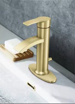 Garrick Single Hole Single Handle Bathroom Faucet in Matte Gold