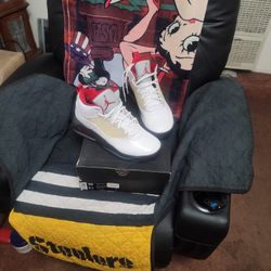 JORDAN'S SIZE 9 1/2