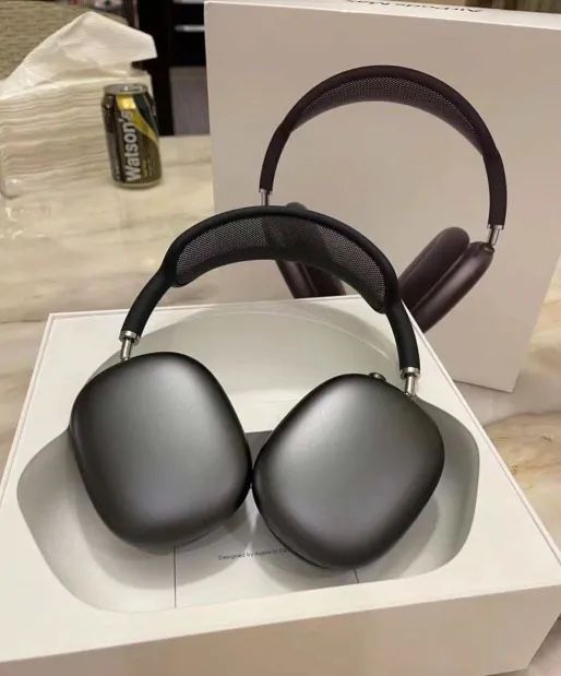 Apple AirPods Max - Space Gray (Excellent Condition)