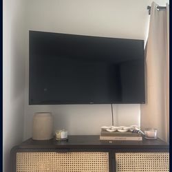 Hisense Roku Smart TV 50in