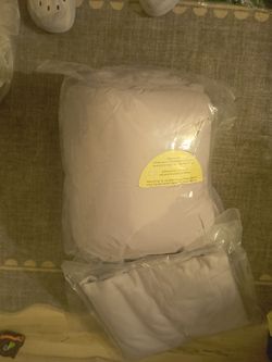 Twin comforter and sheet set