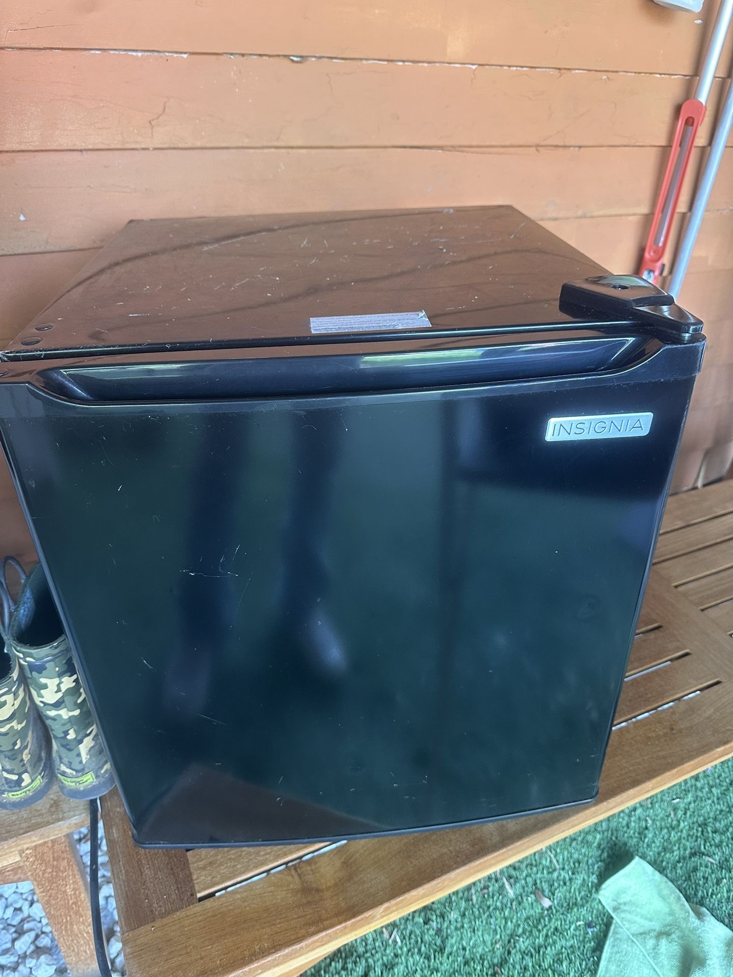 Mini fridge
