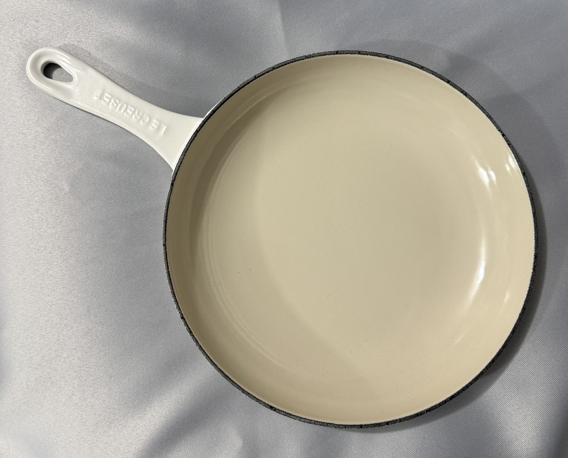 Le Creuset Enameled Cast Iron Shallow Fry Pan. Size - 9 3/4"