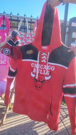 Chicago bulls hoddie and winter hat