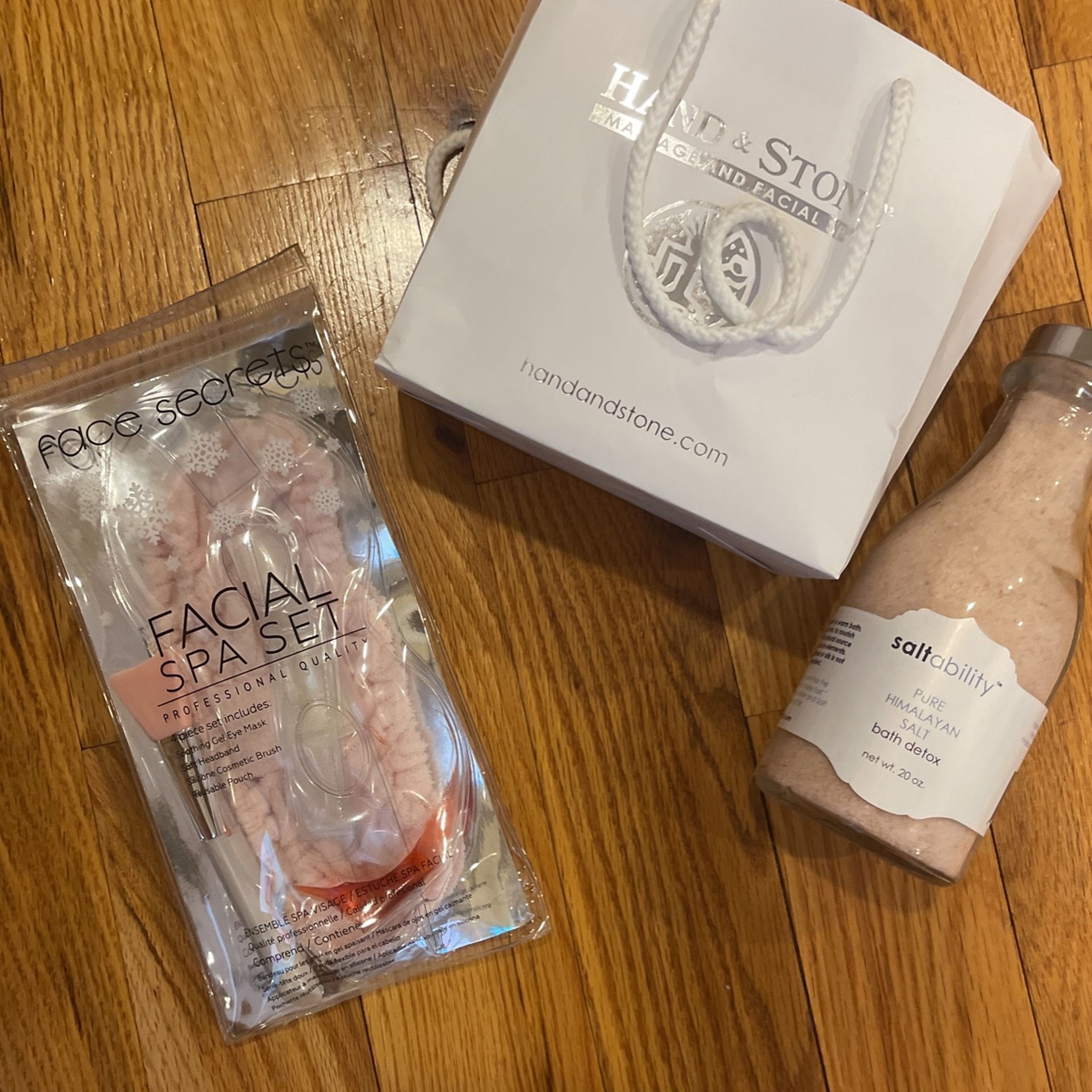 Hand And Stone Face Mask And Himalayan Salt Detox
