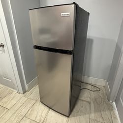 Frigidaire Refrigerator 