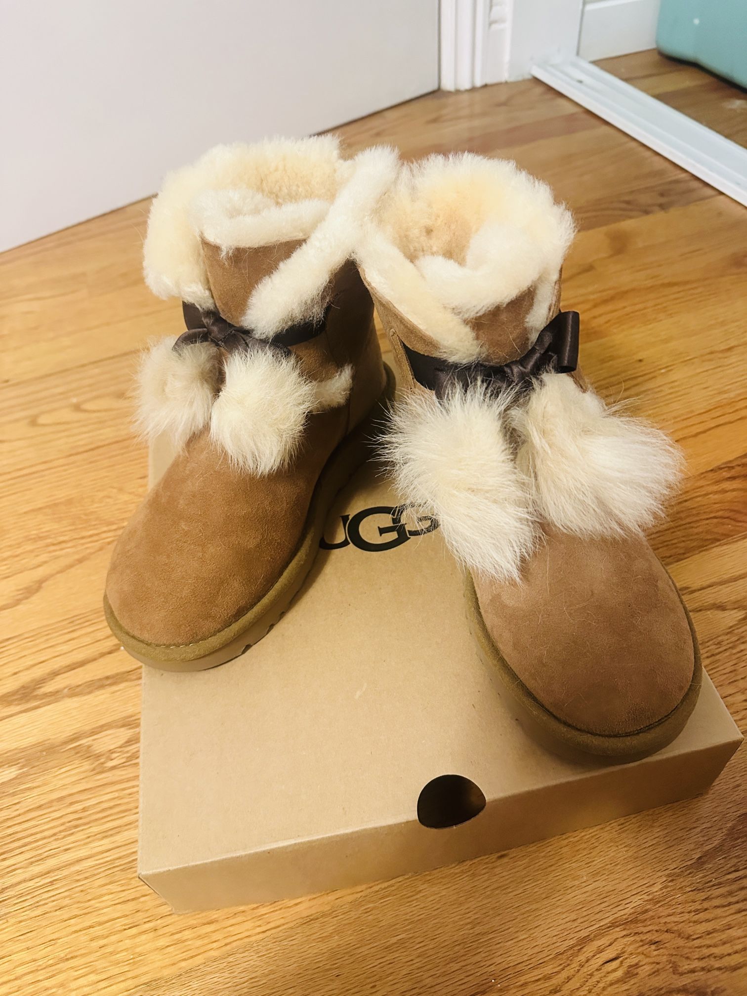 Brand New Size 6 UGG Women‘s Mini Bailey Bow II