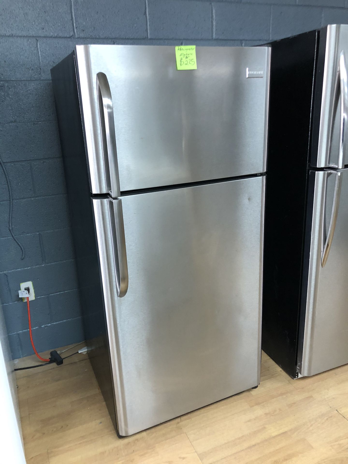 Frigidaire stainless steel top freezer refrigerator