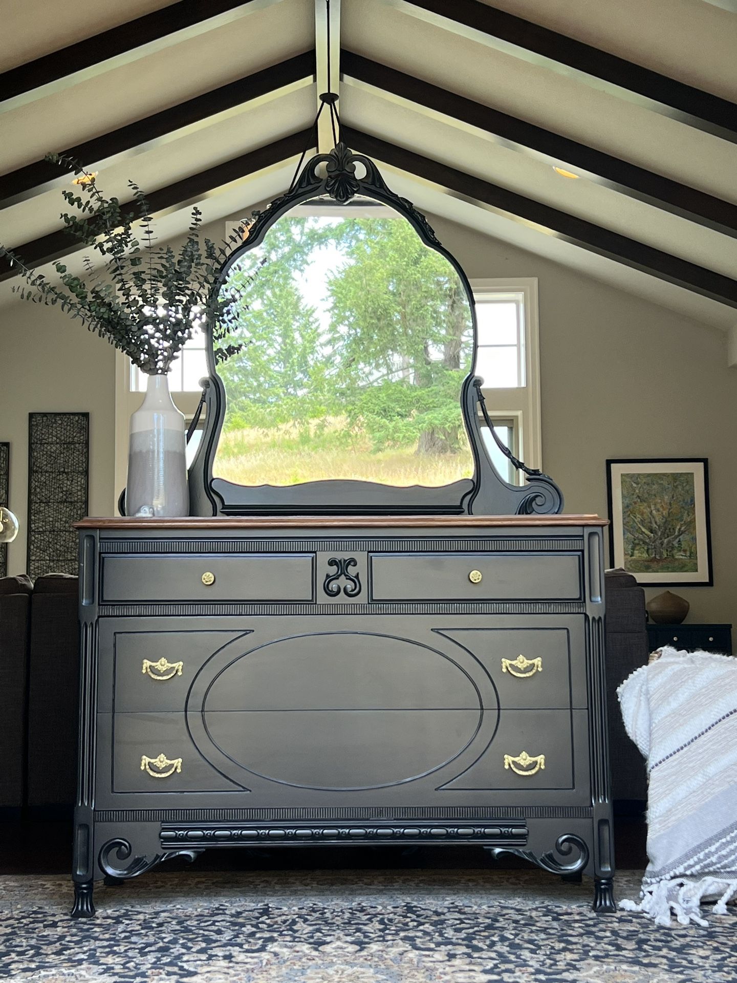 Elegant Antique Dresser With Mirror