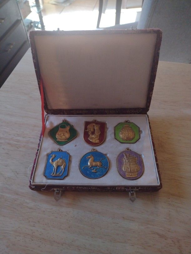 Chinese PekingJewelry Pentend Set