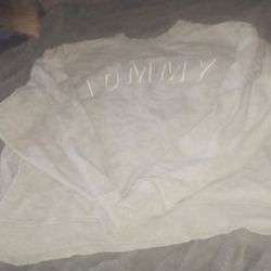 Petite Tommy Hilfiger Sweatshirt Must Get !