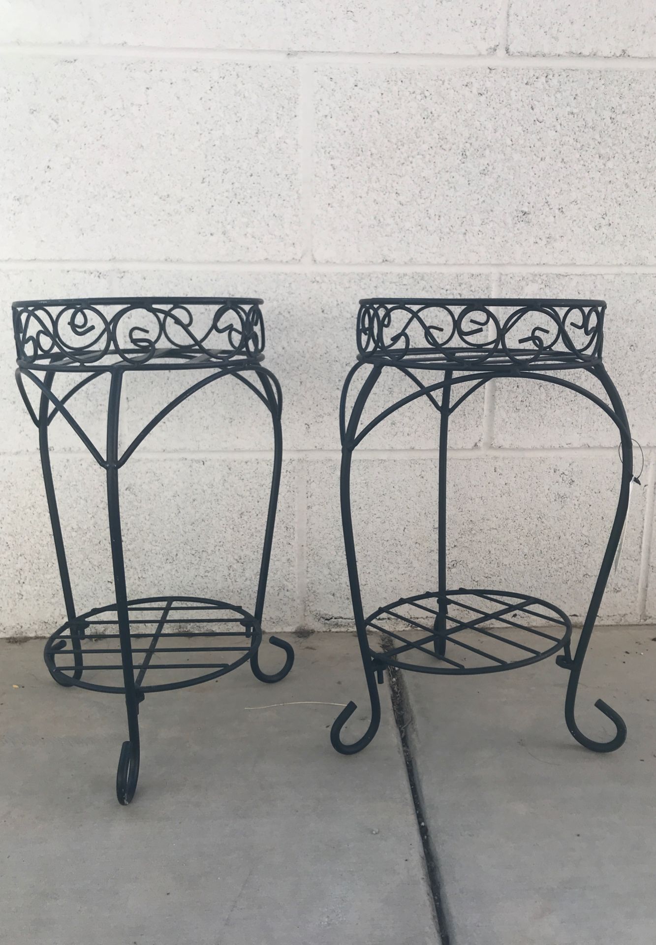 2 Plant stands