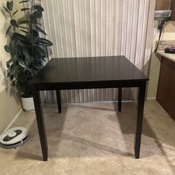 Dining Table With 4 Chairs Great Condition 