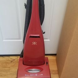NEW cond RICCAR COMMERCIAL VACUUM WITH AMAZING POWER SUCTION  , WORKS EXCELLENT  , IN THE BOX 