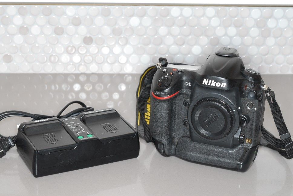Nikon D4 FX full frame DSLR Please Read All
