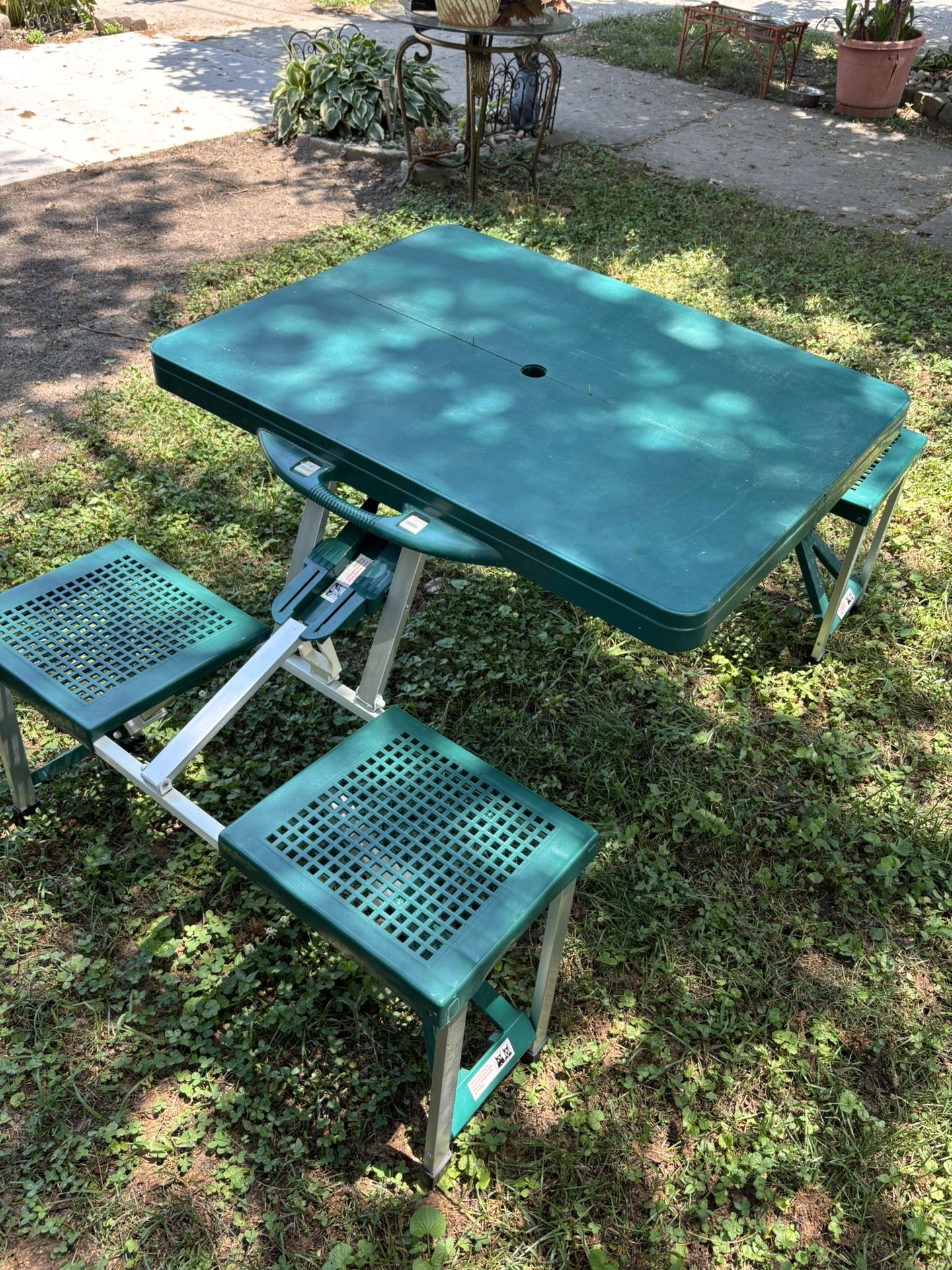 Picnic table, camping table, foldable excellent condition located near ODU