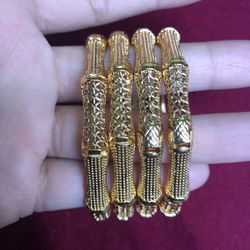 4pc Gold Plated Bangles Size 7.5” Openable Bangles  Jewelry 
