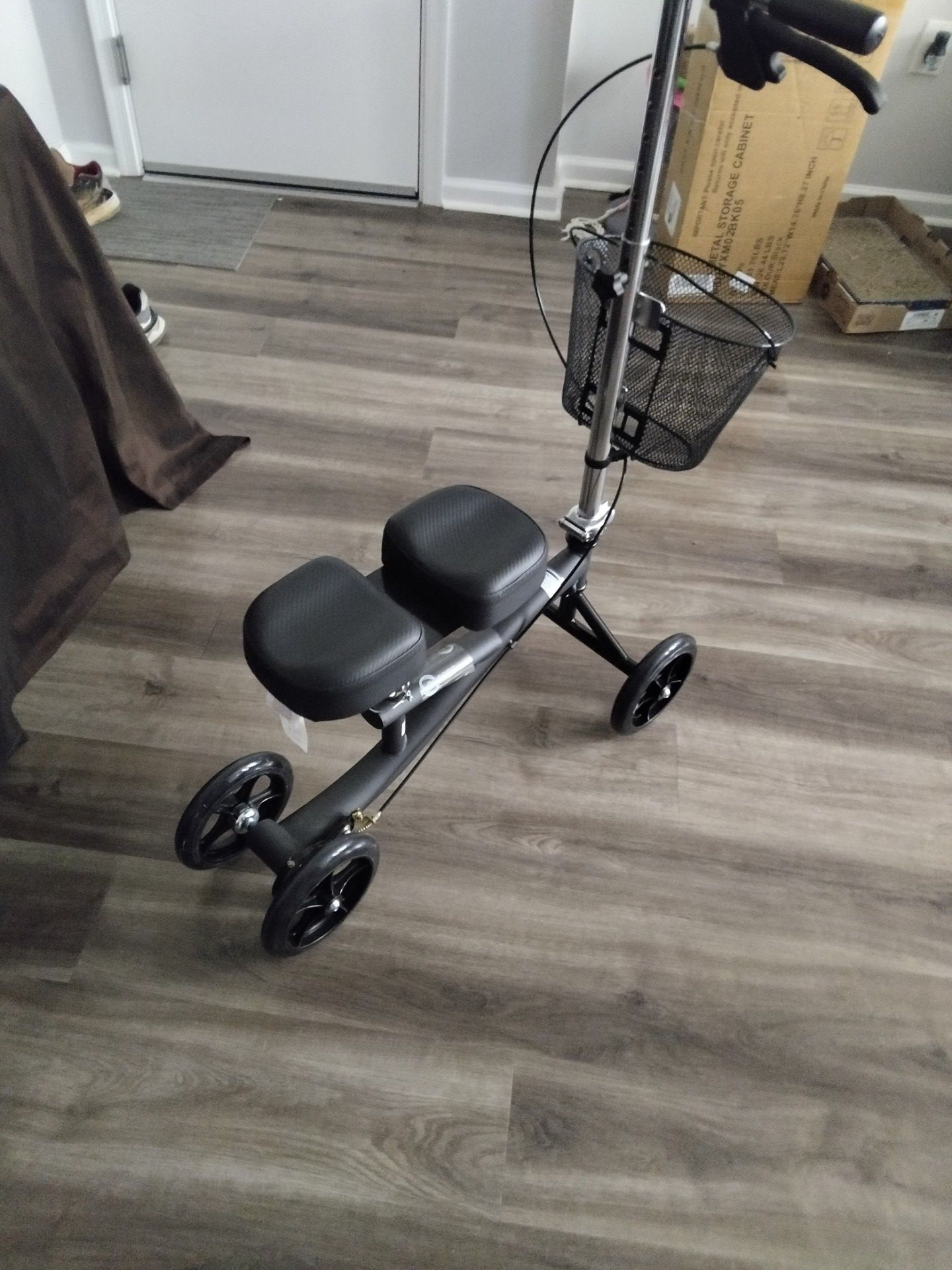 Roscoe knee scooter