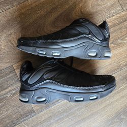 Nike Air Max Plus "Triple Black" Men's sz8