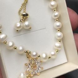 43ct Baroque Freshwater White colored Pearl Bracelet with 25 6.5mm make this simple but elegant bracelet at 6-10 inches with great luster