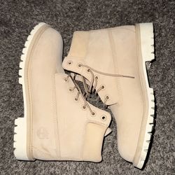 Beige Timberland (size 6.5)