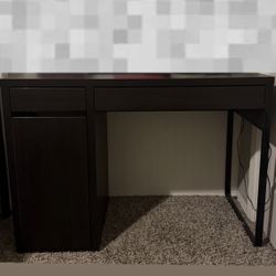 Black Desk 