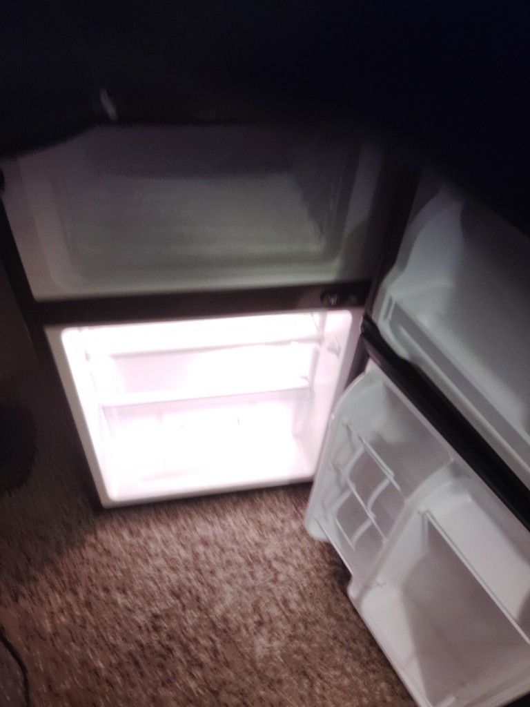 Medium Mini Fridge With Separate Frezzer