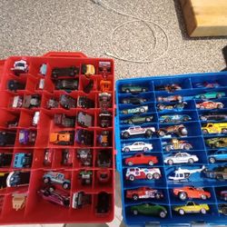 75 Hot Wheels Matchbox Cars Toy Lot With Carrying Cases