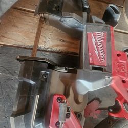 Milwaukee M18 Bandsaw - Deep Cut
