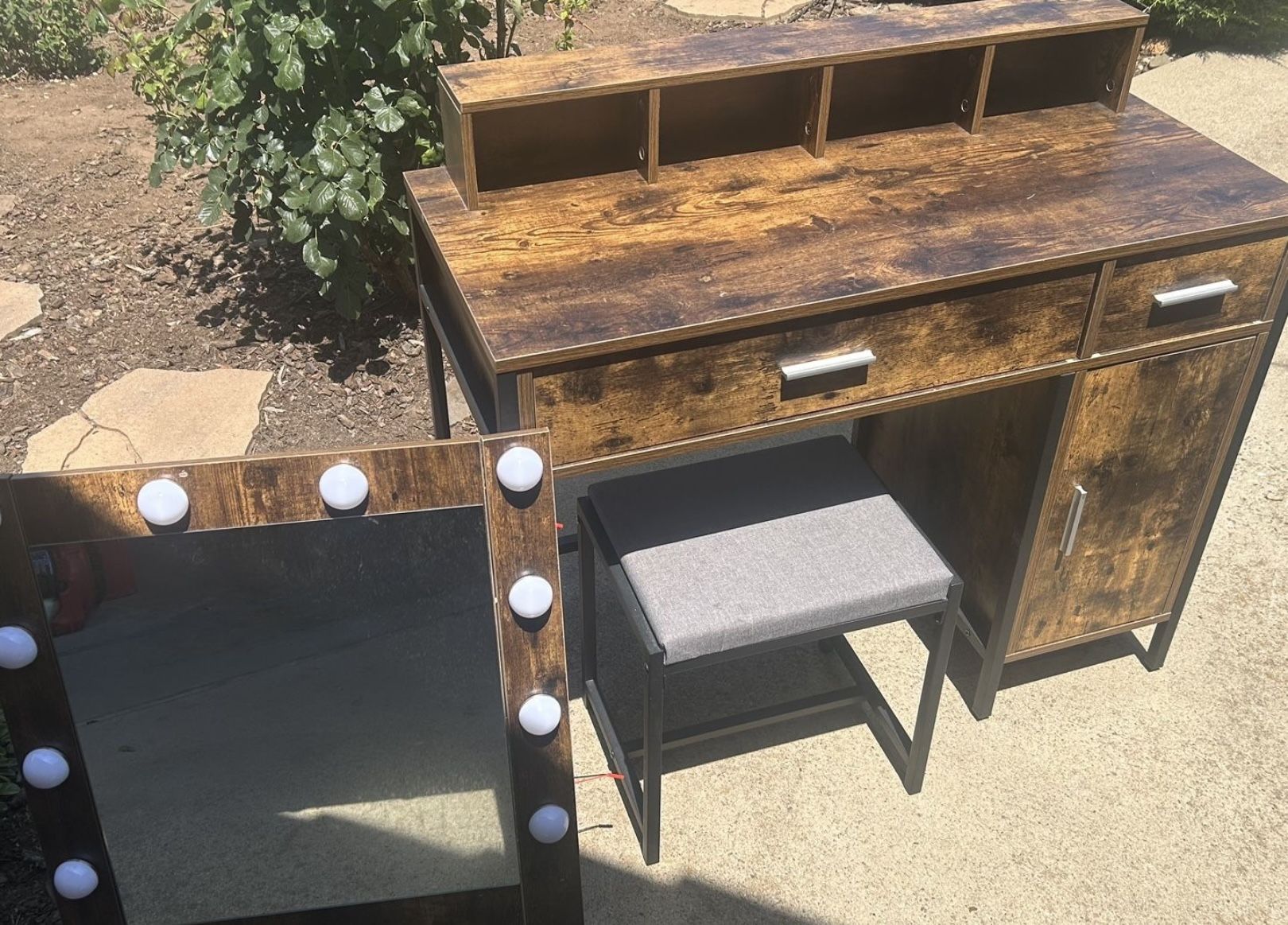 💄 Modern Vanity/Desk Set with Lighted Mirror & Stool - 40" Wide - Great Condition