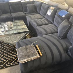 $2499 Black Sectional 🖤